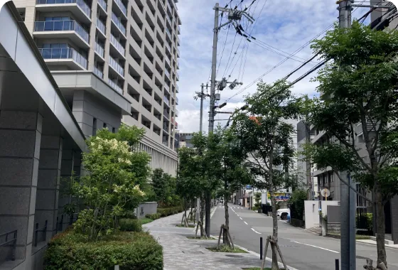 中津駅３番出口を背にして、右へ進む。