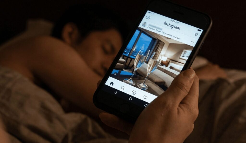 スマホやSNSから見抜く!離れている間のチェックポイント