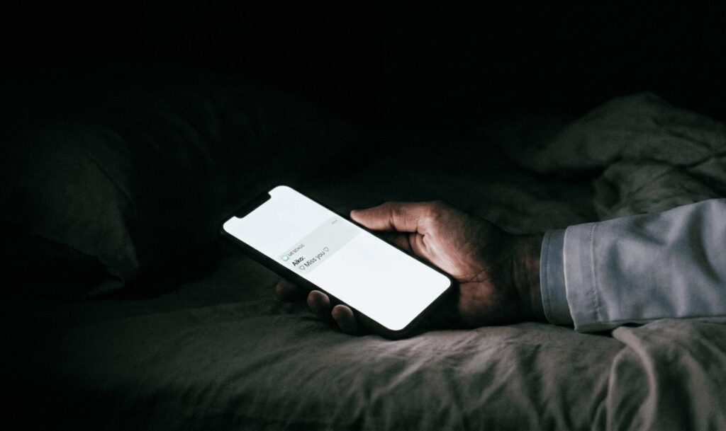 SNSやアプリが命取りに。多忙な医師が密会相手と連絡を取るツールと時間帯